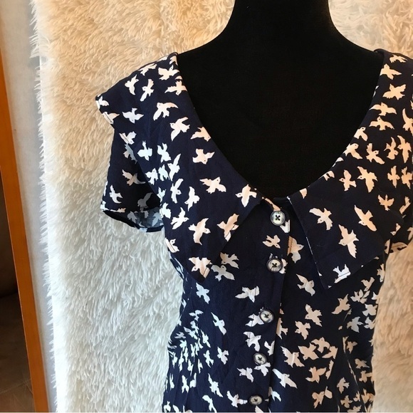 ANTHROPOLOGIE Maeve top blouse navy with bird print. - Picture 3 of 9